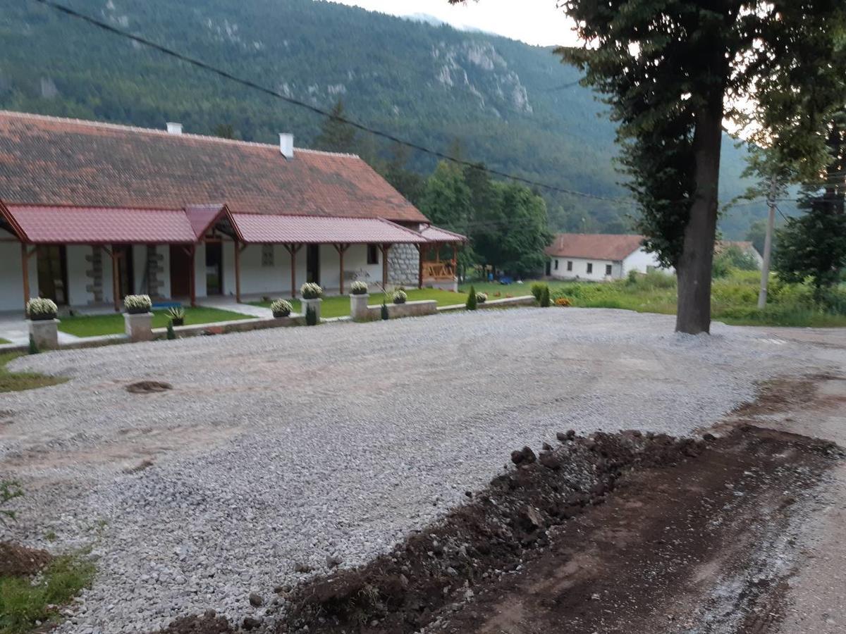 Apartmani Gmitrovic ラターニ エクステリア 写真