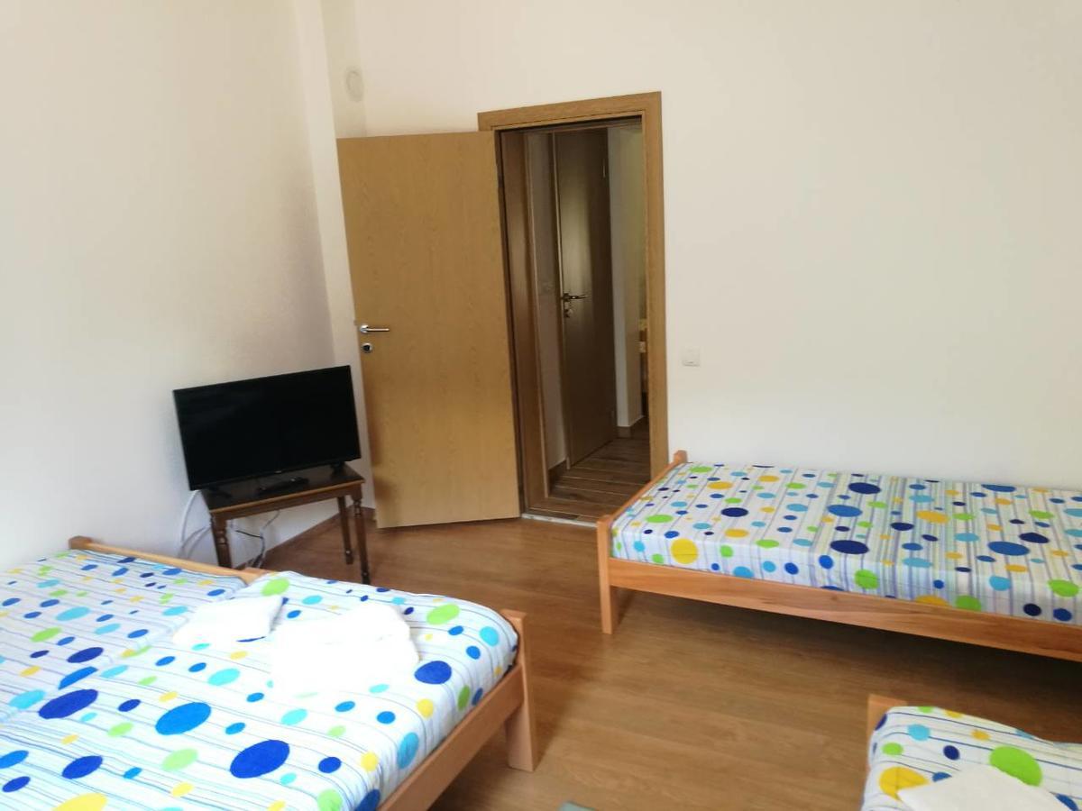 Apartmani Gmitrovic ラターニ エクステリア 写真