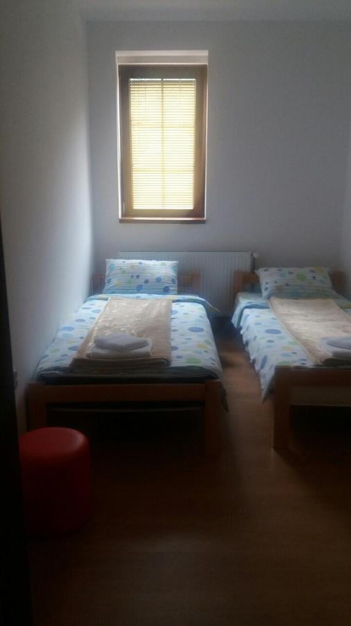Apartmani Gmitrovic ラターニ エクステリア 写真